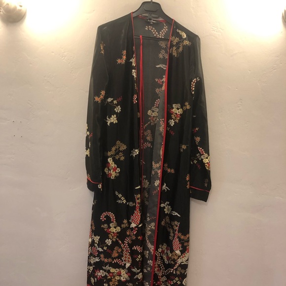 Lulu’s Black Print Satin Kimono - Picture 7 of 8